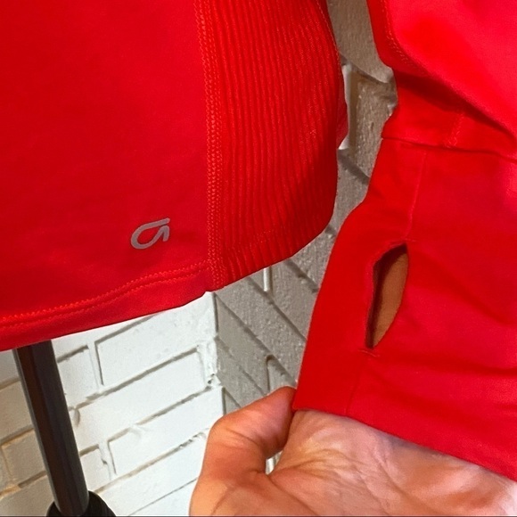 Gap Fit 1/2 Zip Moto Reflective Athletic Pullover Women's Sz Medium M Thumbholes - Picture 3 of 10